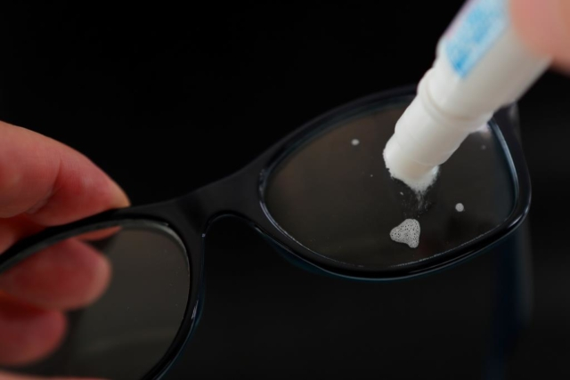 メガネの曇り止めのタイプ③ 垂れない!効果が長続き!!「ジェル・塗り込みタイプ」の曇り止め