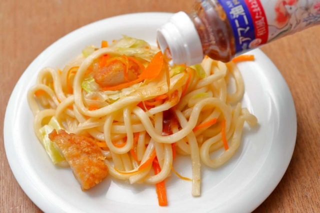 ドレッシングのおすすめアレンジレシピ:焼きうどん