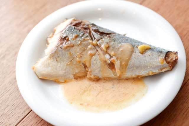 ドレッシングのおすすめアレンジレシピ:サバの味噌煮風