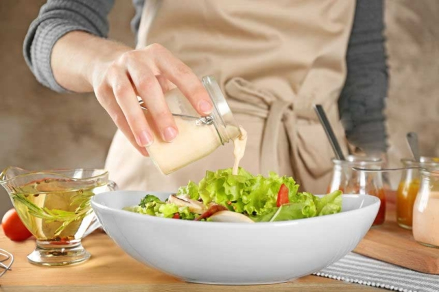 料理にも使えるおすすめドレッシング7選 サラダだけじゃもったいない!