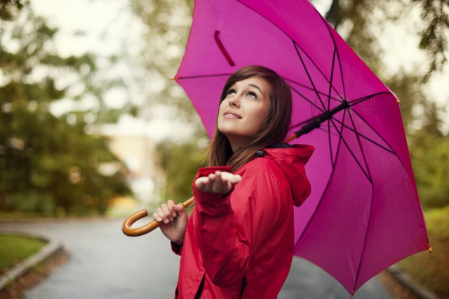雨傘のおすすめ8選!高機能の折りたたみや人気ブランドも