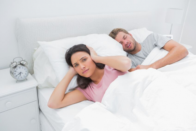 おすすめのいびき対策グッズ15選! 睡眠の質を改善して快眠を